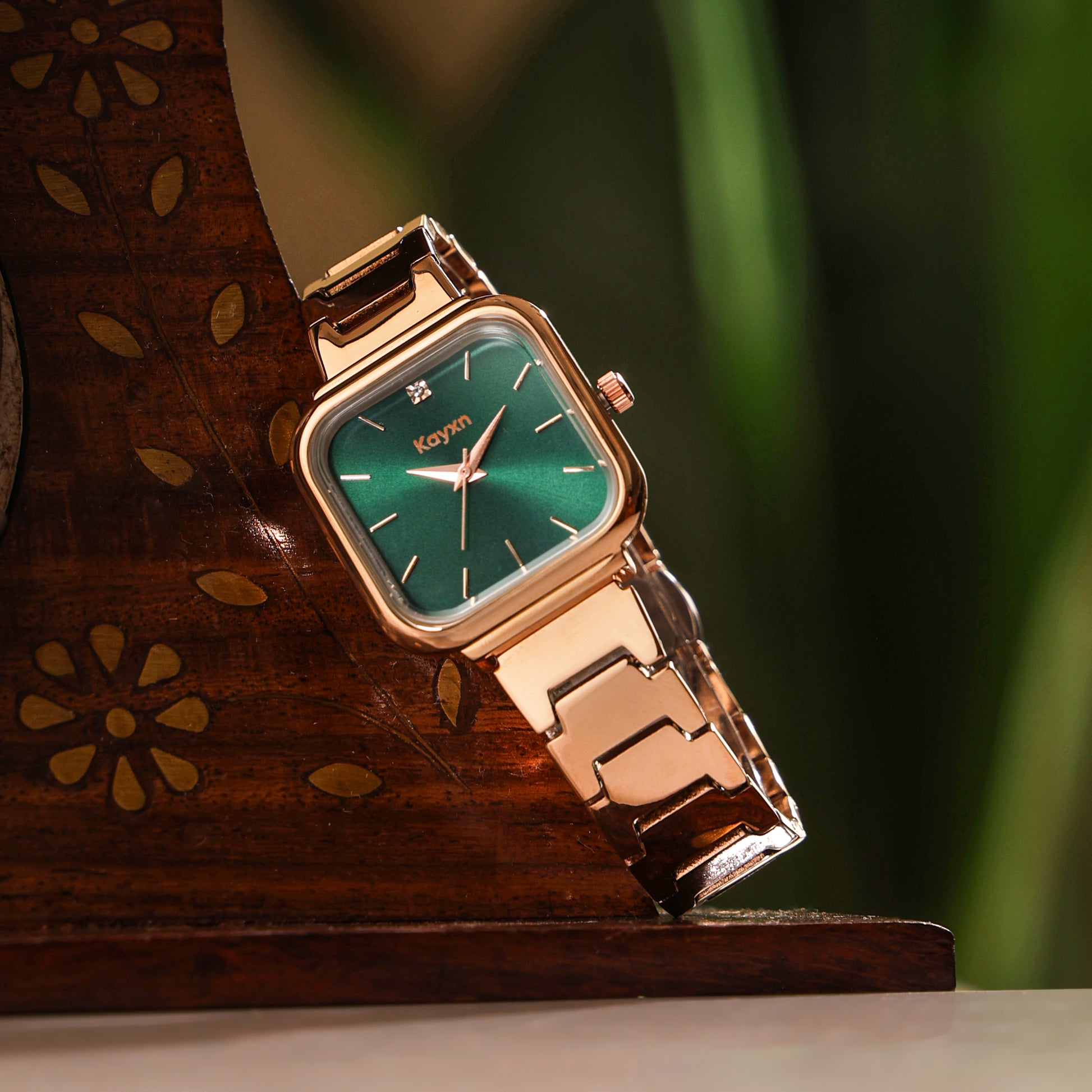 Azure Analogue Wrist Watch For Women - Green