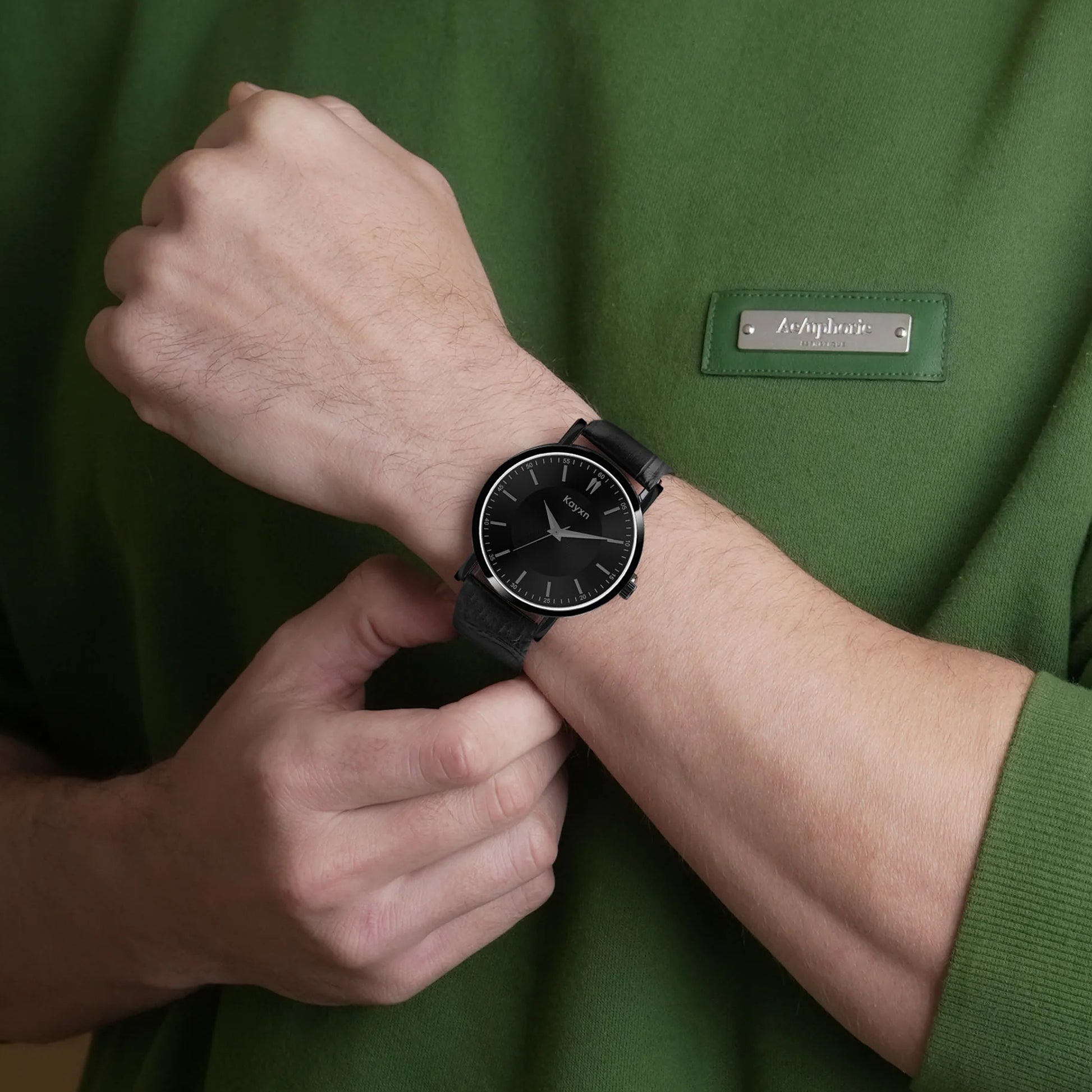 Noir Analogue Dial Leather Strap Watch For Men