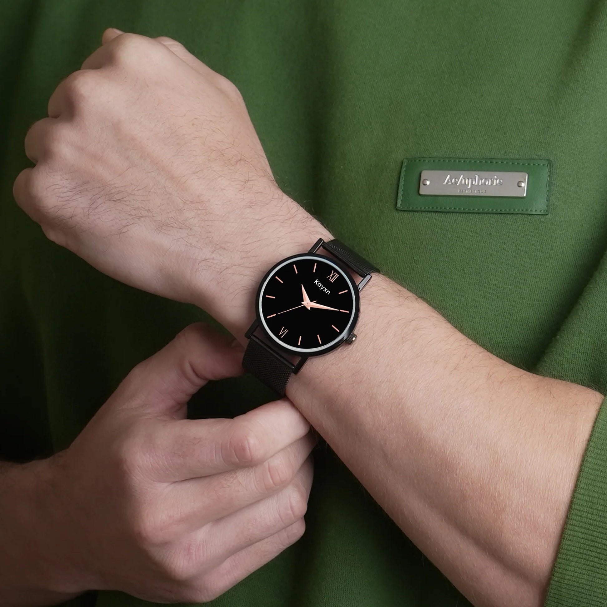 Velar Black Analogue Dial Mesh Strap Watch For Men